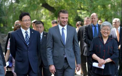 宋庆龄基金会携手贝克汉姆设立“青少年足球基金” 宋庆龄基金会携手贝克汉姆设立“青少年足球基金”
